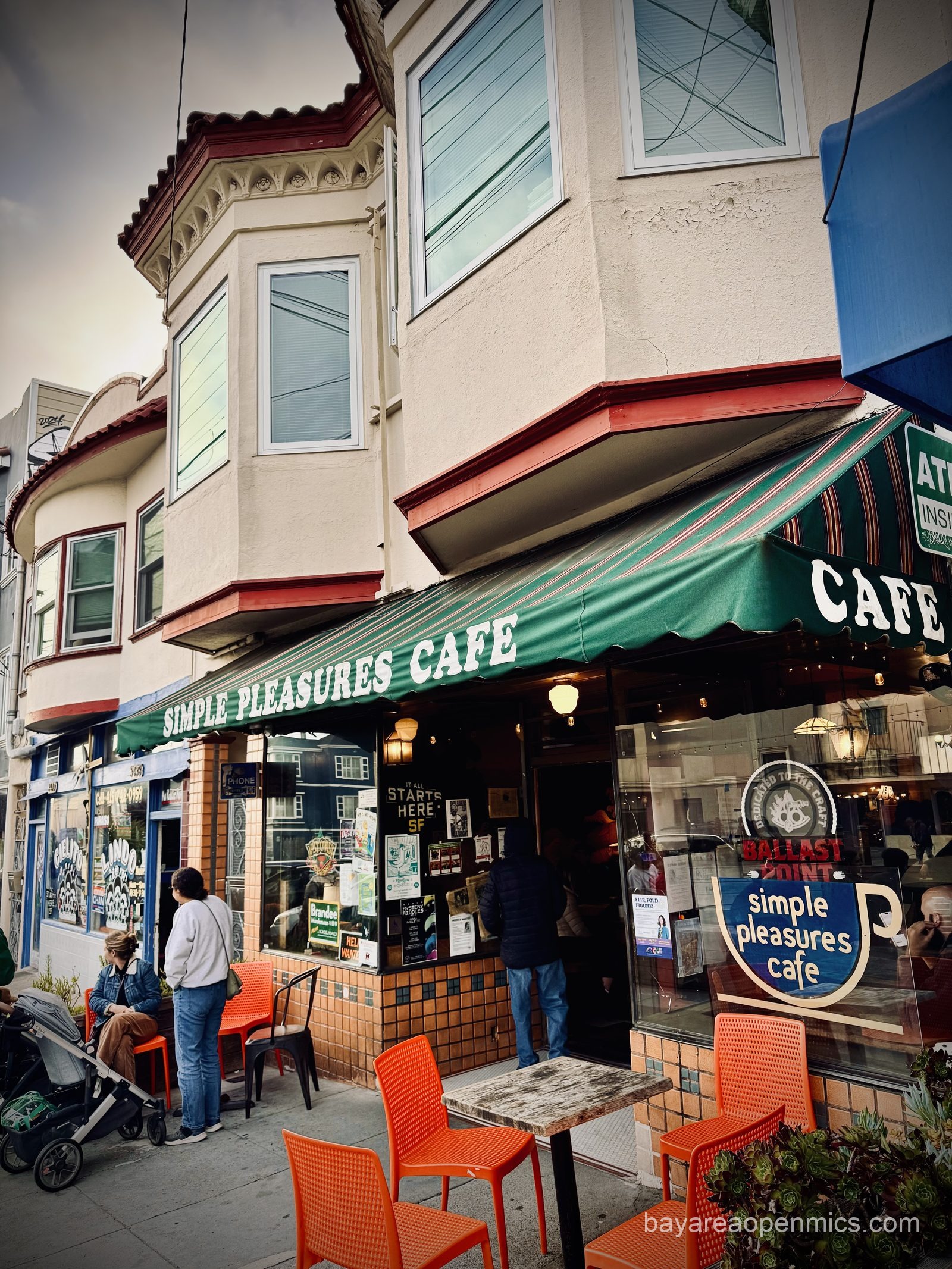 The exterior of Simple Pleasures Cafe in the Outer Richmond neighborhood of San Francisco