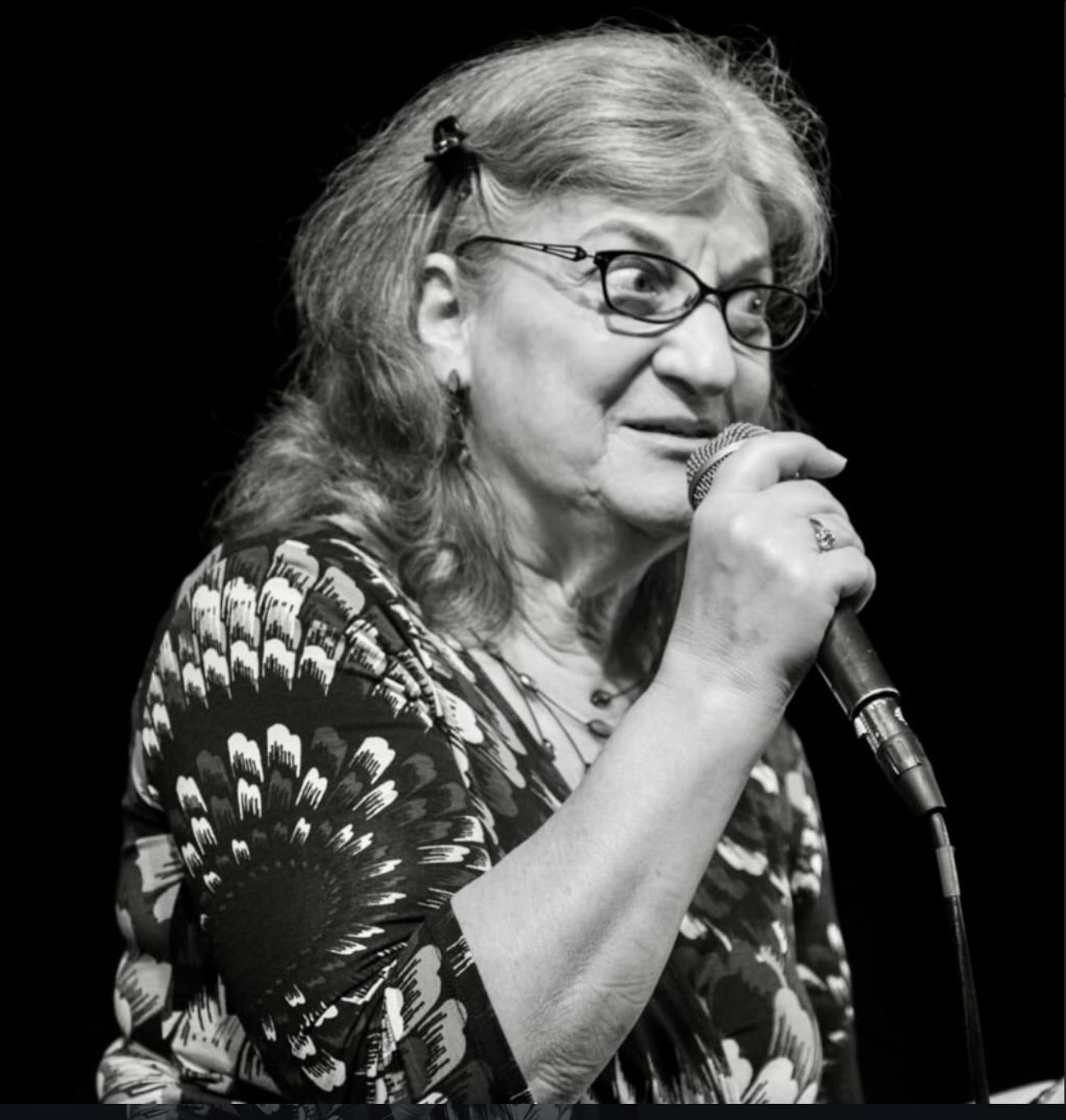 Yael Schy performing live, host at The Alameda Story Slam