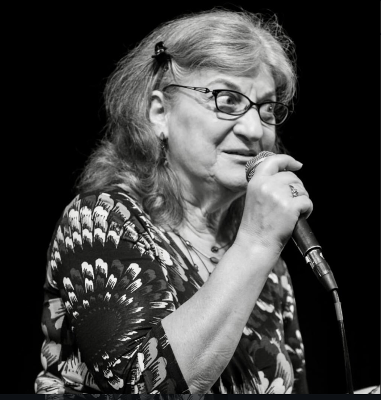 Yael Schy performing live, host at The Alameda Story Slam