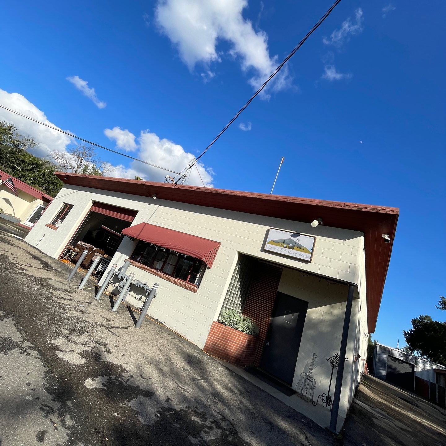 Photo of the front of school in Sonoma, CA