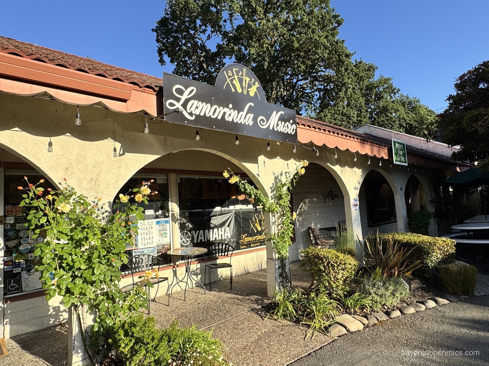 A larger view of the Lamorinda Music facade in Lafayette