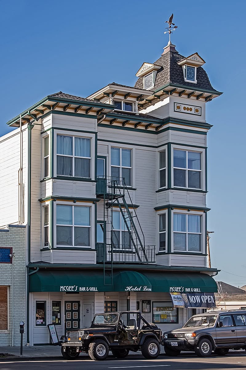 Photo of the front of pub in Alameda, CA